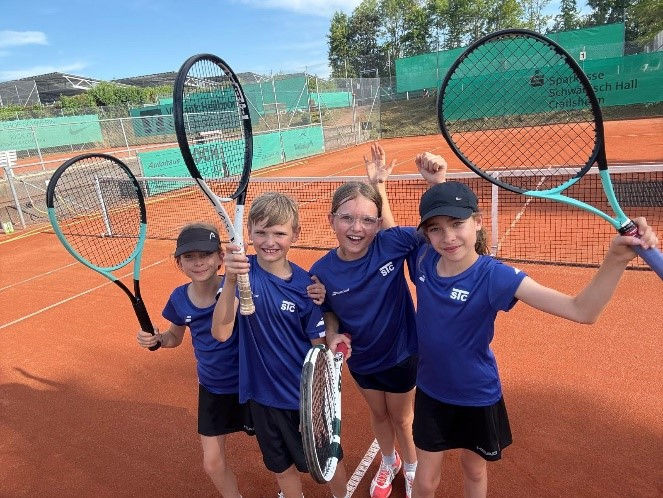 Neele Neumann, Julian Keck, Elisabeth Menzemer, Hannah Neumann