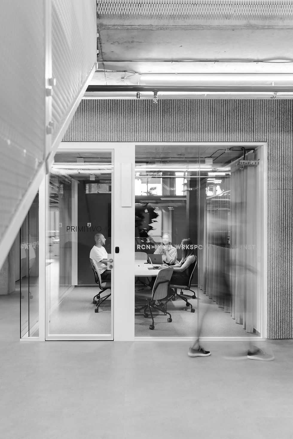 klikarch working in a meeting room