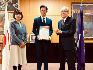 圏央道の宝物でグランプリを受賞した根津さんが、立川市市長の表敬訪問をされました