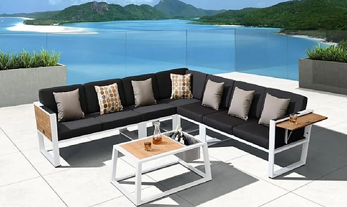 What Kind Of Chairs Go With An Outdoor Farmhouse Table?