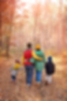 marcher-famille-automne.jpg