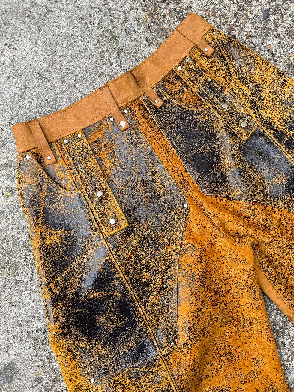 Miniaturbild: LP AW25 COWHIDE CHAP TROUSERS
