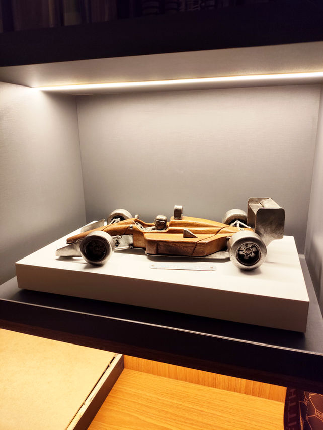 réplica carro fórmula 1 mclaren mp4 4 1988 ayrton senna em metal.jpeg