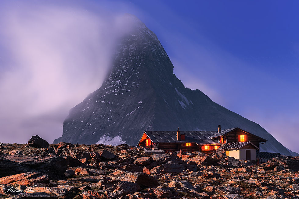 Fluhalphütte im Mondschein