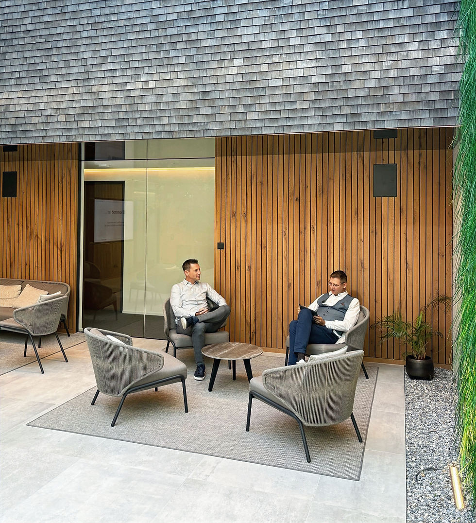 Simon und Dominik im Atrium