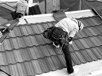 屋  根での鈑金工事