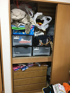 物が山積みの押し入れ