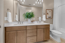 Upstairs Guest Bath 5530 Dapplegray