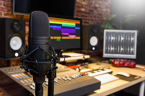 estudio-de-audio-microfone-e-edicao-de-a