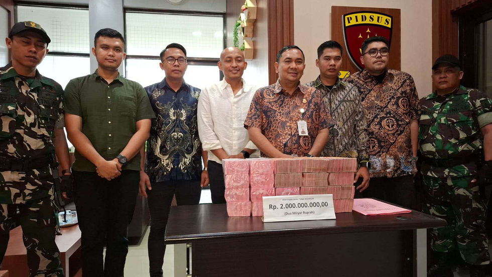 Penyidik Kejari Tanjung Perak Sita Uang Sebesar 3 M dari Tersangka MK