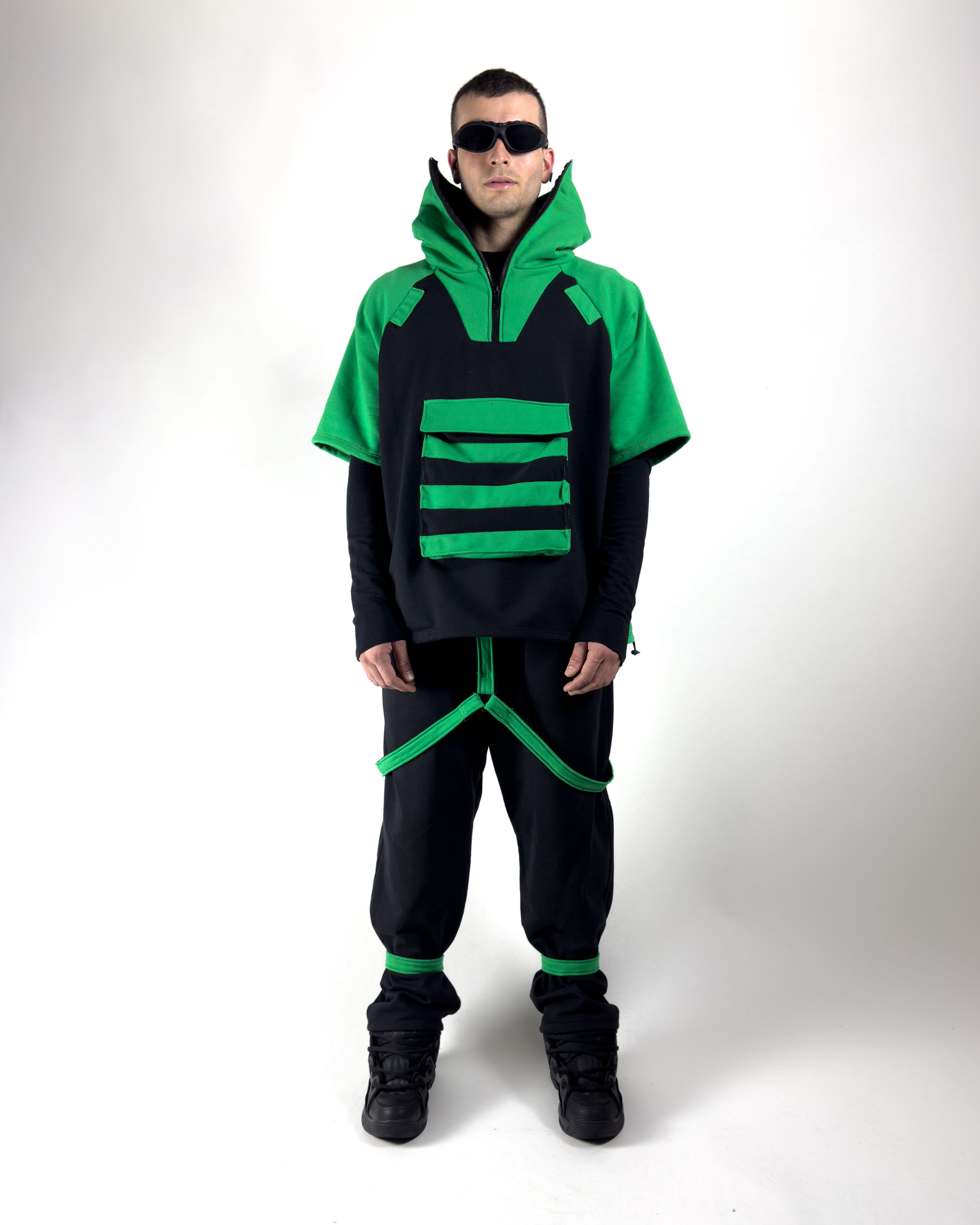 buzo mangas retraciles + pantalon wide leg con tiras retractiles