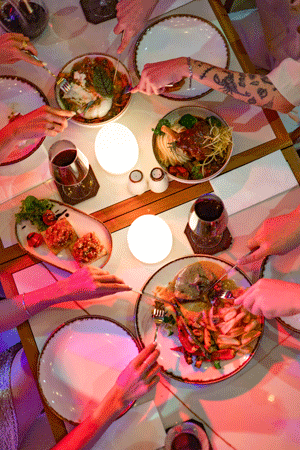 DINNER-HANGOUT-2.png