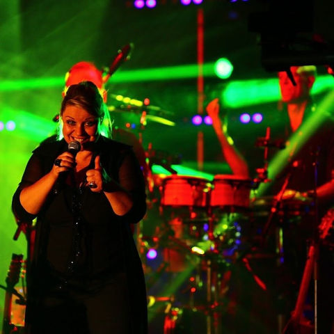 Konzert Roland Kaiser Oktoberfest Kemnitz – Eventfotografie mit Bühnenauftritt und Lichtshow