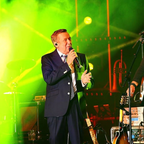 Konzert Roland Kaiser Oktoberfest Kemnitz – Eventfotografie mit Bühnenauftritt und Lichtshow
