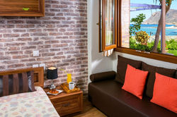 22. WINDOW SEA & GARDEN VIEW