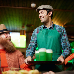 St. Patrick's Day no Brasil: saiba como a festa irlandesa chegou aqui e prepare sua cerveja verde!