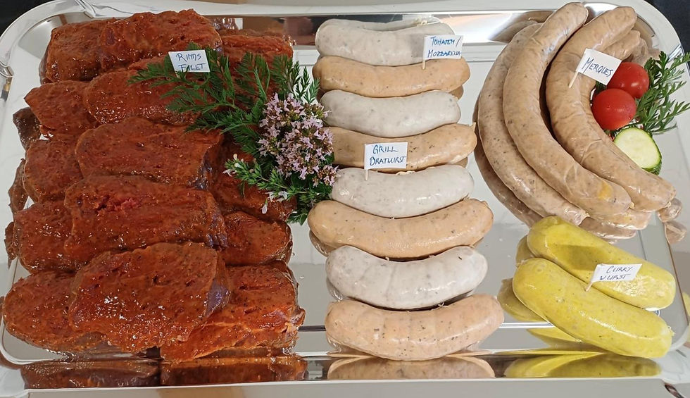 Grillplatte von Rychener Metzg mit Rindsfilet, Bratwurst, Merguez und Curry-Wurst, individuell zusammengestellt