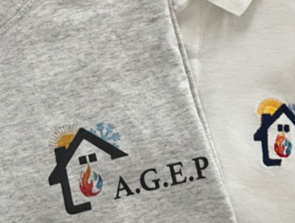 Des tee shirts avec le logo de l'entreprise