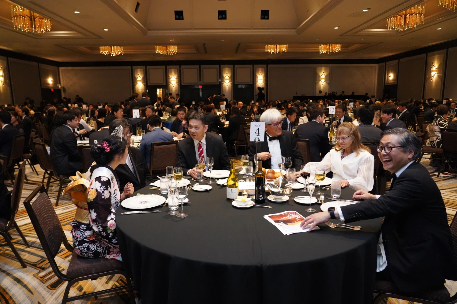 開宴後の歓談の様子。