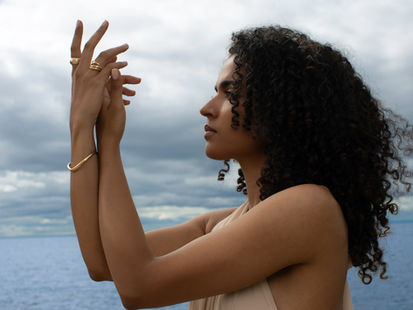 Yaina Peguero Pegasis Kleora UK signet jewelers and ernest jones jewelers model modern electrum 2