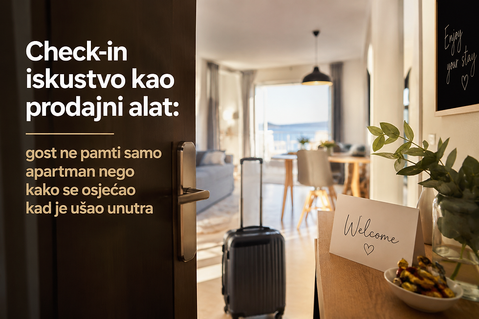 Otvorena vrata modernog apartmana s toplim osvjetljenjem i koferom na ulazu, uz welcome poruku i detalje dobrodošlice u interijeru. Na lijevoj strani nalazi se naslov blog posta “Check-in iskustvo kao prodajni alat: gost ne pamti samo apartman nego kako se osjećao kad je ušao unutra”. Fotografija naglašava važnost prvog dojma i atmosfere u privatnom smještaju.