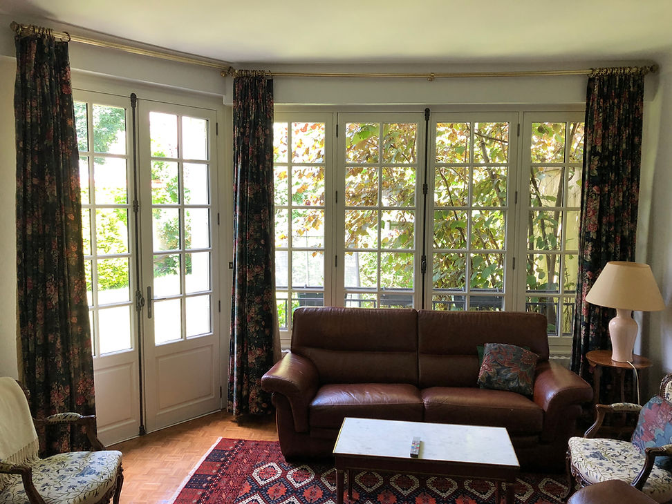 Fenêtre en bois, mouton gueule de loup