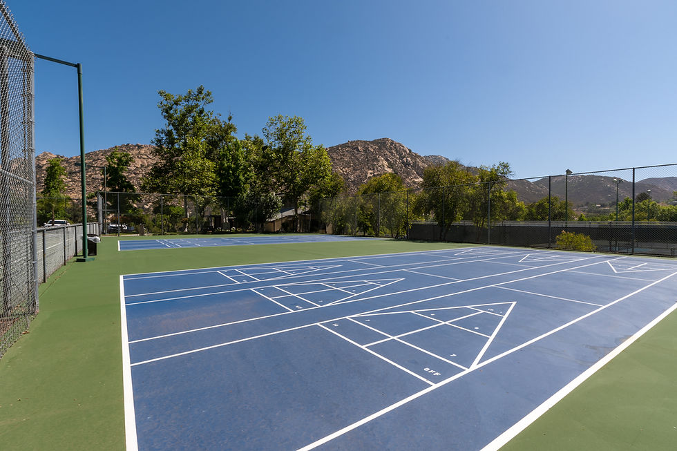 Riviera-Oaks-Resort & Racquet-Club_Amenities_shuffleboard_2022-1