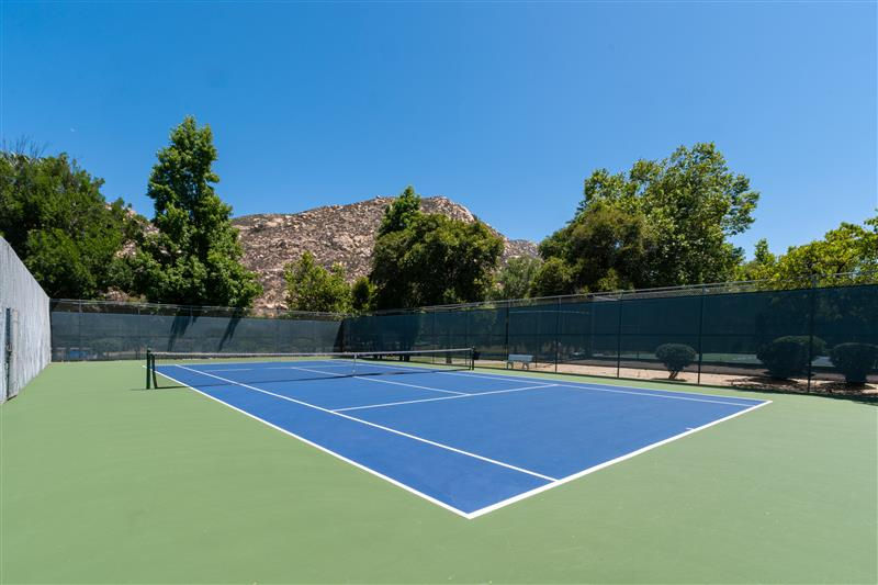 Riviera-Oaks-Resort & Racquet-Club_Amenities_tennis-courts_2022-4