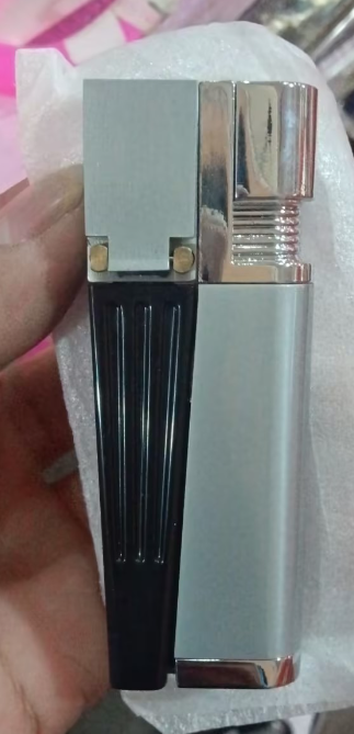 Thumbnail: Portable Creative Foldable Metal Lighter Pipe