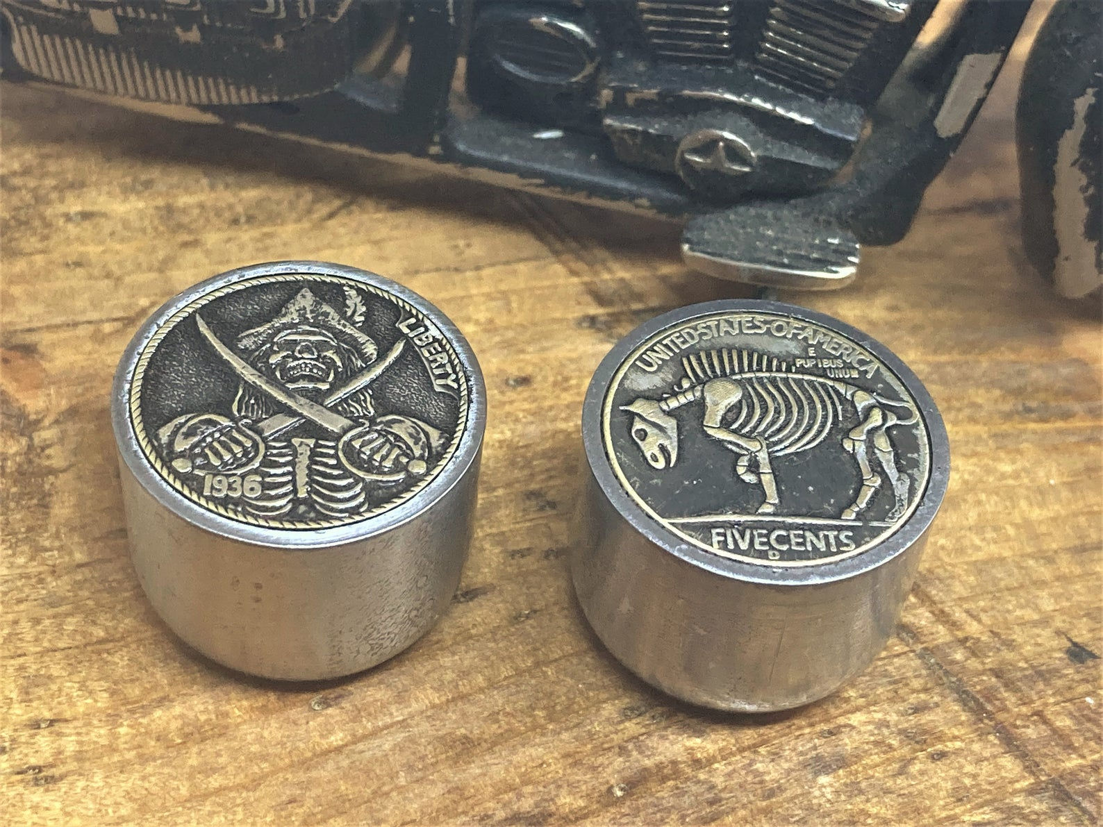 Pirate and buffalo skull guitar knobs
