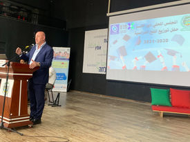 مراسيم توزيع المنح للطلاب الجامعيين