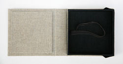 Box_4x4_Beige_BlackTape2