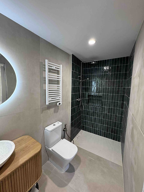 reforma-bano-ducha-azulejo-verde-mecaresolutions.jpg