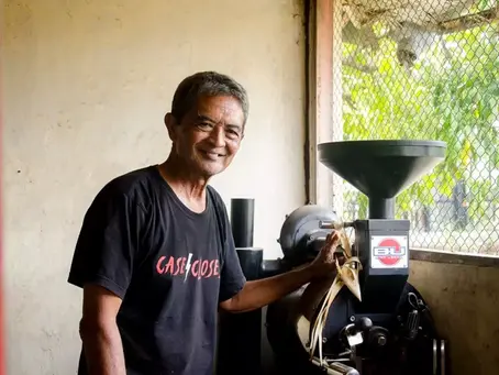 En kopp kaffe och Putu Ardanas berättelser: bevarandet av sjön Tamblingan, Bali Indonesien