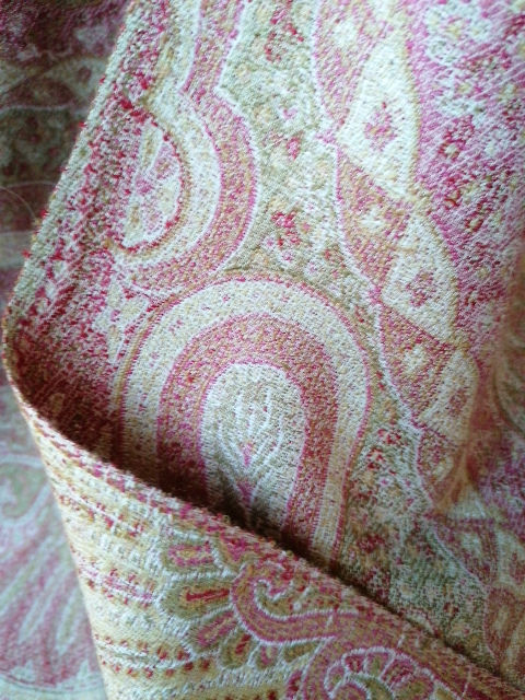 Thumbnail: De le Cuona Duchess Eccentric Fabric DU3 End roll  240 x 150cm