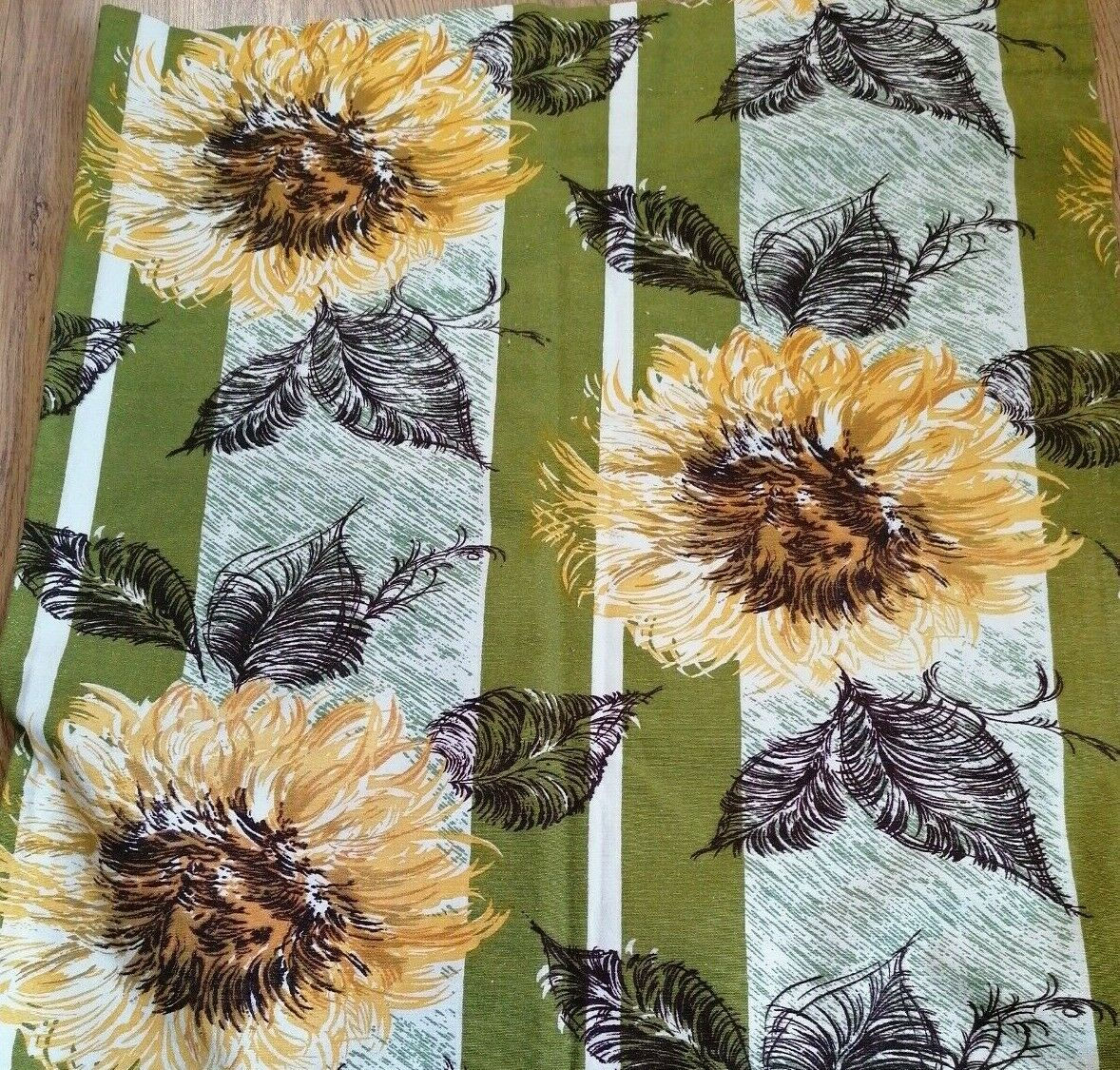 cotton fabric bark cloth Giant yellow sunflowers 1950s 60s design craft 120x50cm
