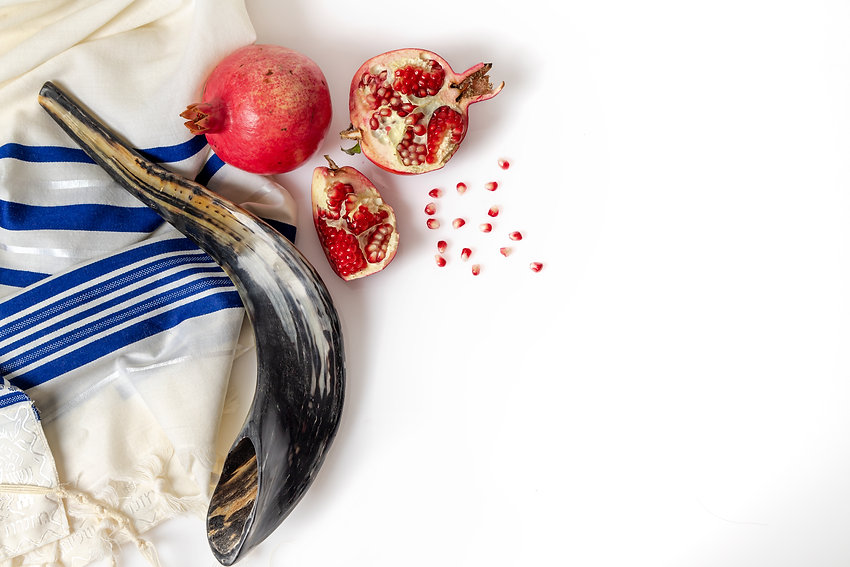 talit-shofar-pomegranate-pomegranate-seeds-top-view.jpeg