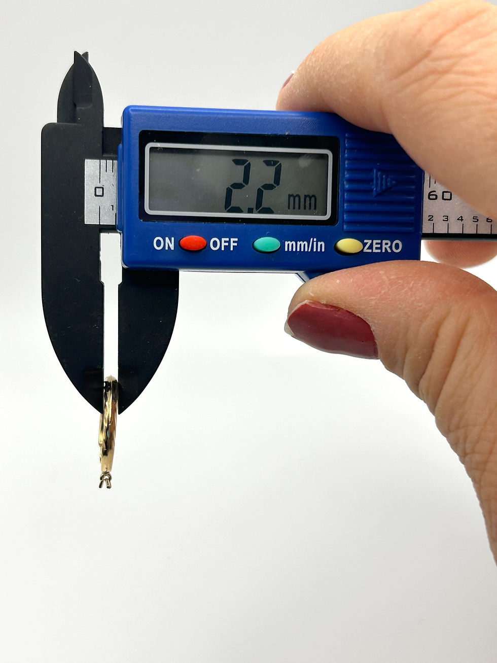 Thumbnail: 14K Yellow Gold Ridged Hoop Earrings 5/8”