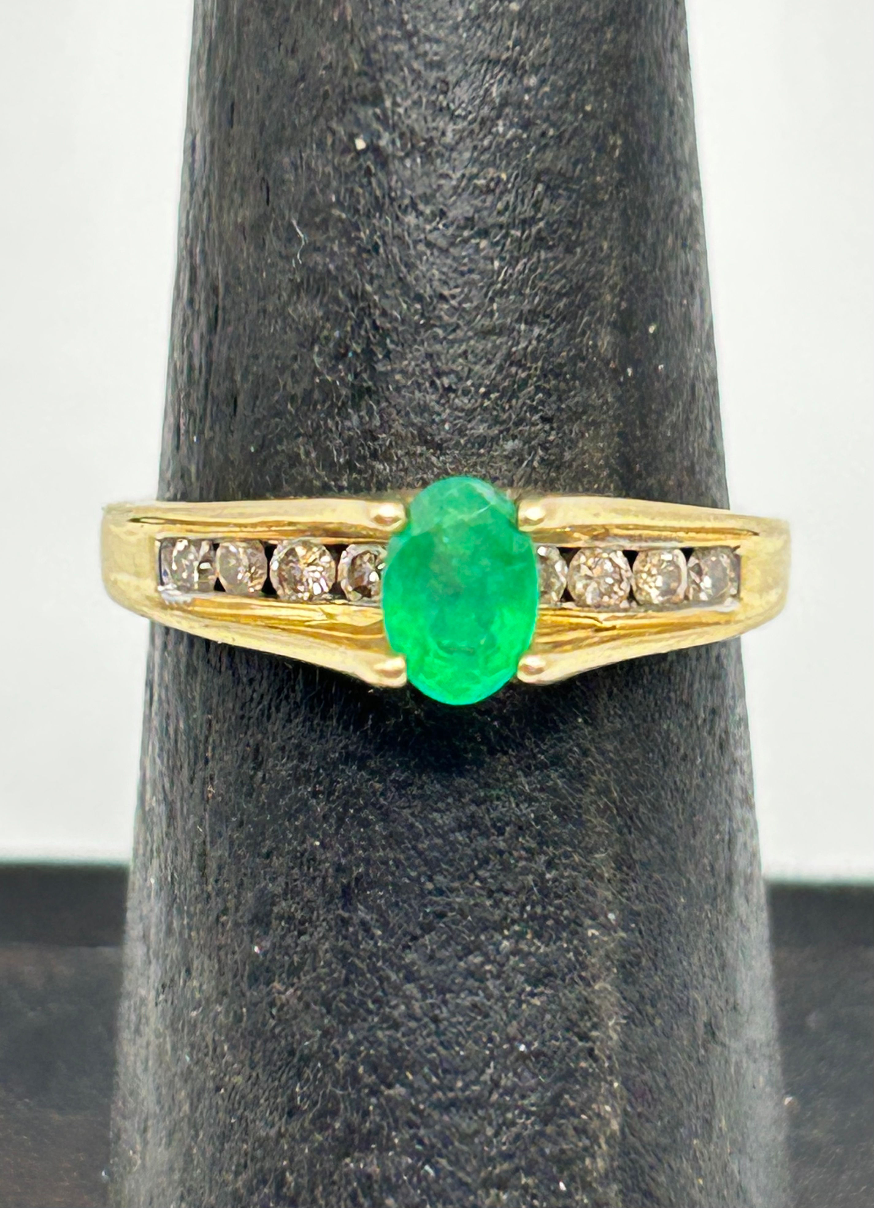 10K Yellow Gold Emerald & Diamond Ring Size 6.5