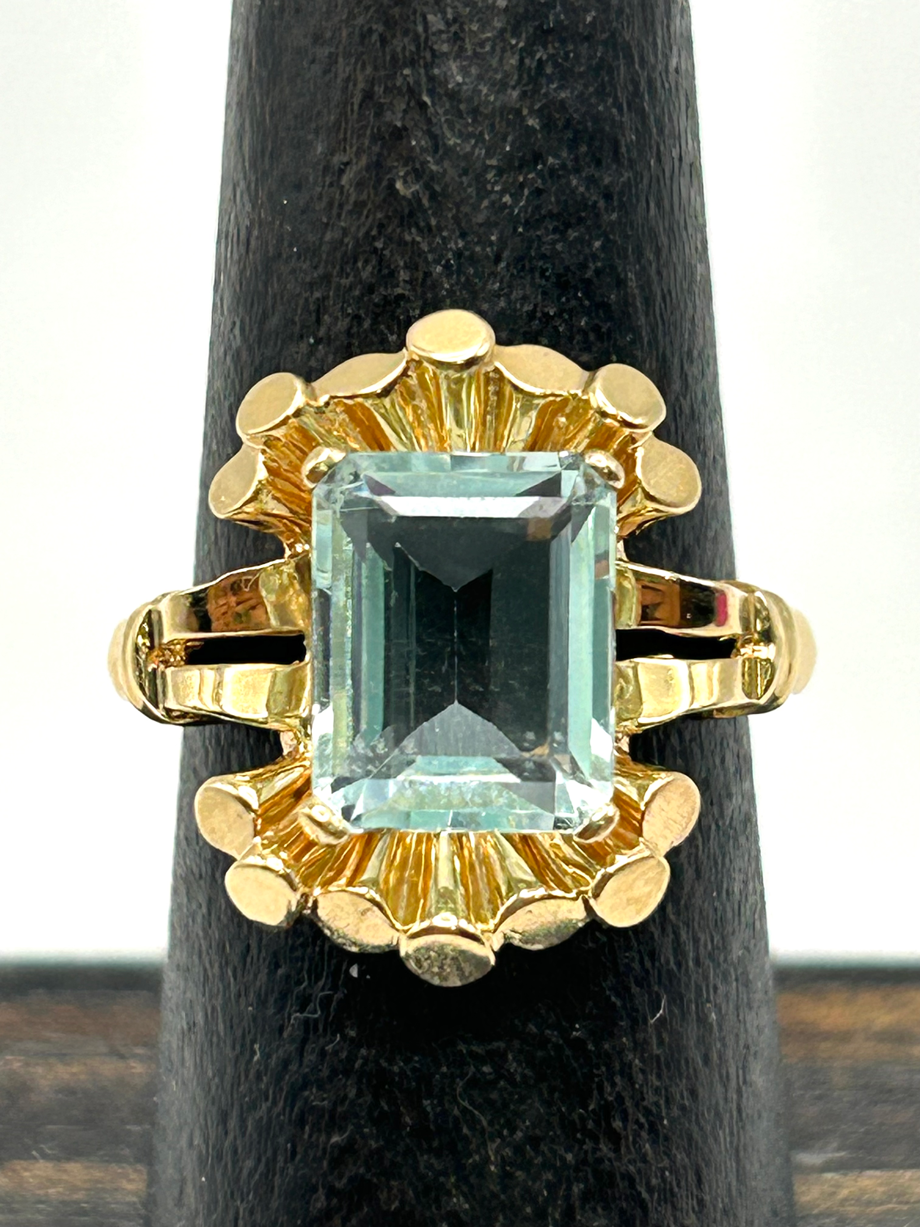 14K Yellow Gold Vintage Aquamarine Ring Size 6.75