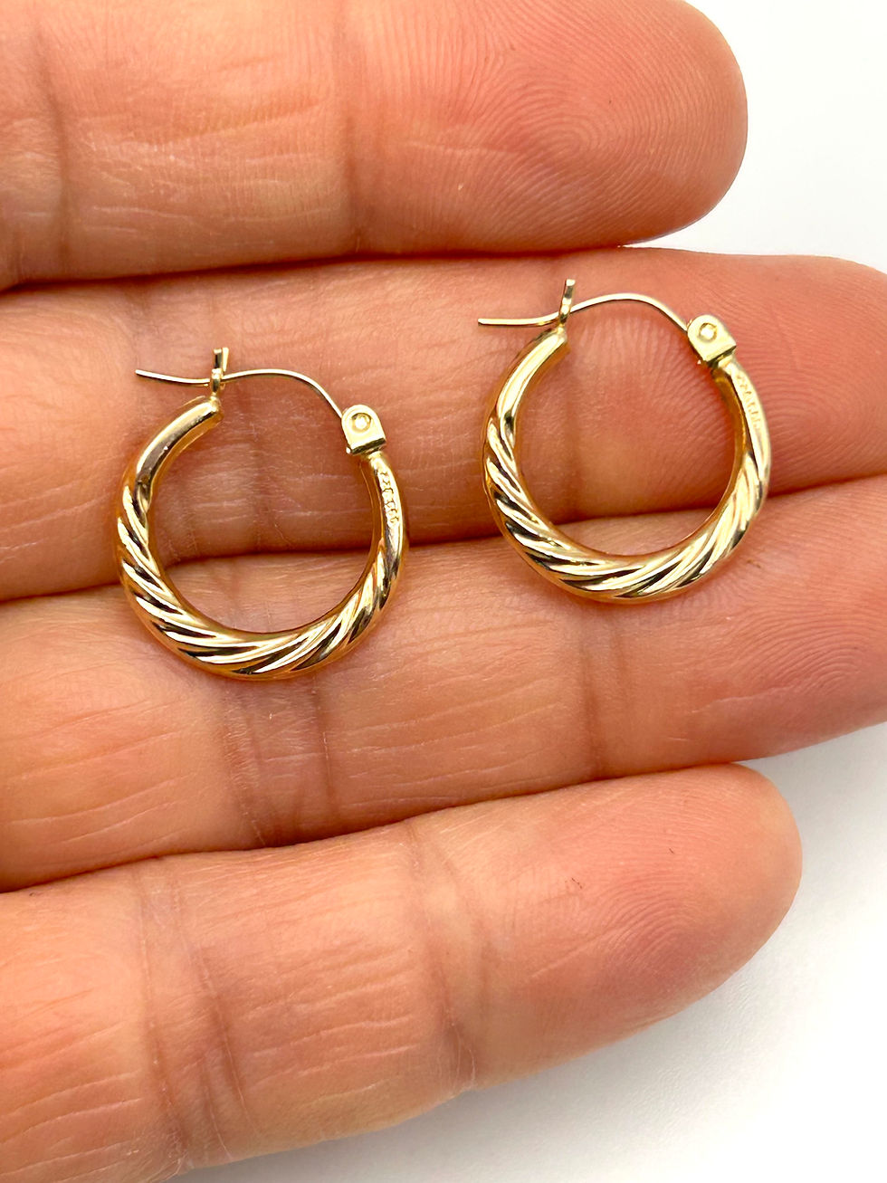 Thumbnail: 14K Yellow Gold Ridged Hoop Earrings 5/8”