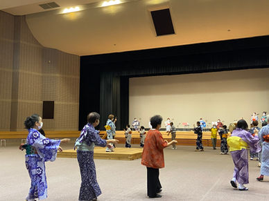 民謡部の8月おさらい会として盆踊りを行いました
