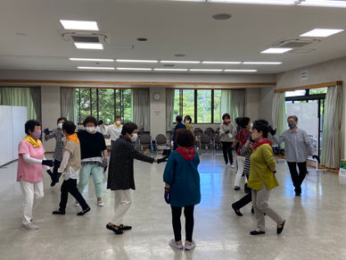 フォークダンスを一緒に楽しみませんか?