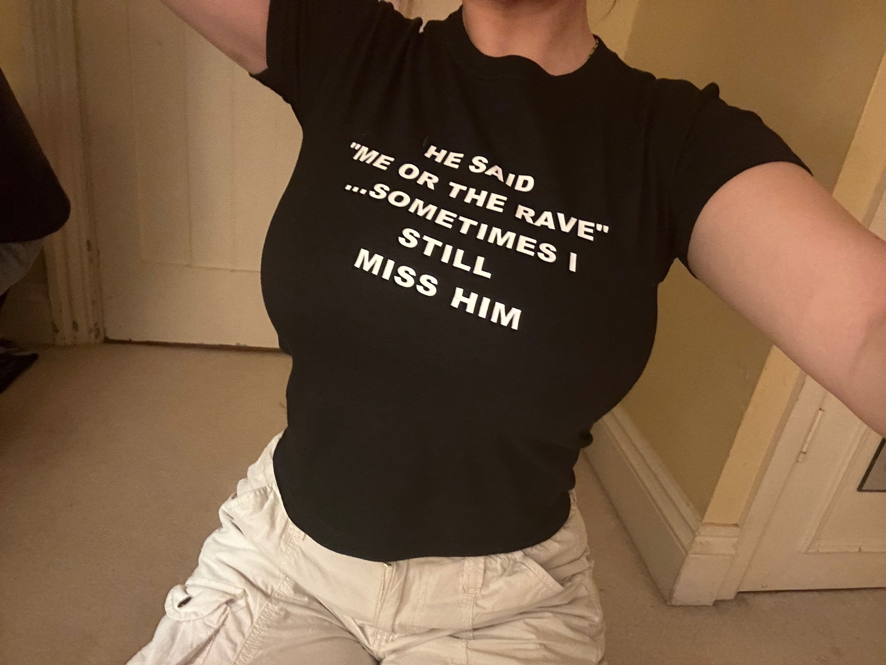 ravey baby tee🕺🏼✨