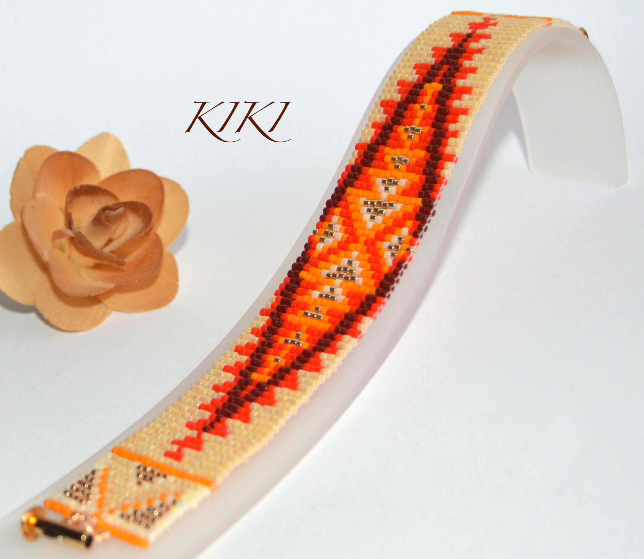 Metallic arrowheads loom bracelet