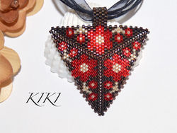 Red flowery pendant