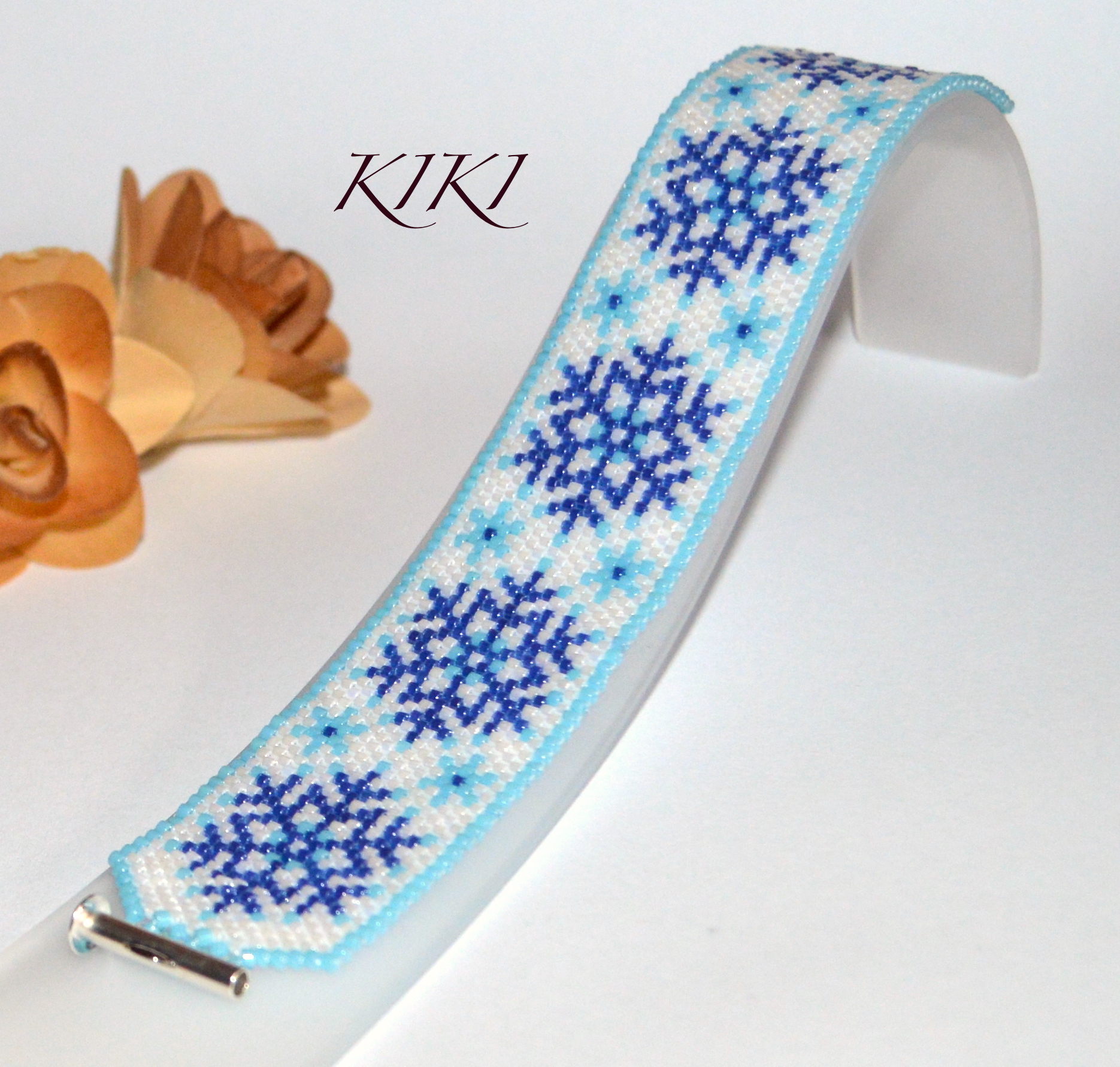 Snowflakes peyote bracelet