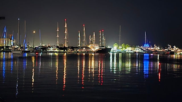 A noite cai na Simpsons bay lagoon