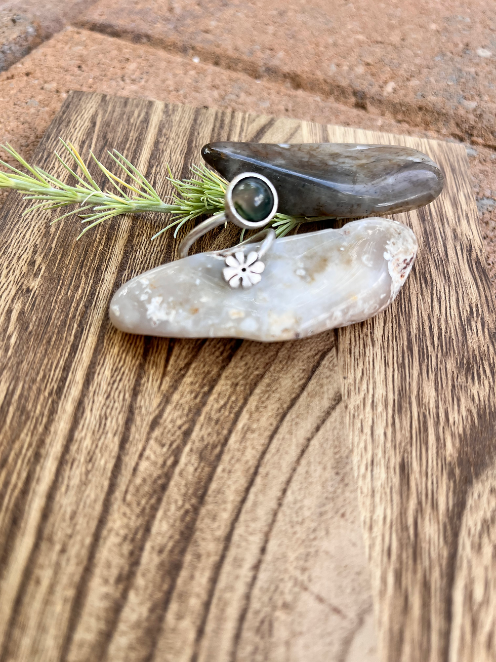 Miniatura: Two rings on rocks, rosemary sprig, on wooden board. Yttrium Fluorite Pendant Necklace.