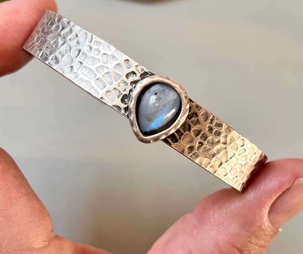 Miniature : Hand holding hammered silver bracelet with a teardrop moonstone detail